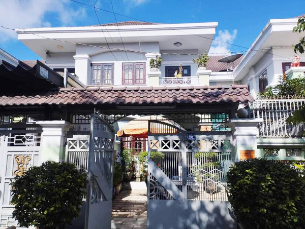 1-386060778_3154849721486637_628465487732_n MẶT TIỀN BÌNH TÂN NGAY SÁT BẾN XE MIỀN TÂY 226M NGANG KHỦNG 12M GIÁ 18.5 TỶ - CHƯA QUA ĐẦU TƯ Bán nhà Mặt tiền đường Nguyễn Hới, phường An Lạc, Quận Bình Tân Mô tả: + Thông số: 226m2, 2 tầng, 12m x 19m + 1 trệt 1 lầu cũ, 4 phòng ngủ 3WC, kho để xe, nhà kho. + Ngay sát bên xe Miền Tây, phù hợp khách xây theo ý thích, khách sạn, Biệt thự,căn hộ..... + Khu vực đang phát triển hạ tầng, tương lại giá tăng mạnh + SHR không vay, pháp lý chuẩn, công chứng ngay + Giá chính chủ chào 18.5 tỷ, thương lượng với người mua thiện chí Mua bán nhà chính chủ Bình Tân. Liên hệ ngay để được hỗ trợ tư vấn, xem nhà 24/24 miễn phí. Cam kết đàm phán giao dịch chính chủ, hỗ trợ giá tốt nhất (Miễn trung gian) @STBT-159 - NHADATST - NHÀ THẬT GIÁ THẬT - TÌM VỚI ST, MUA NHÀ THẬT DỄ