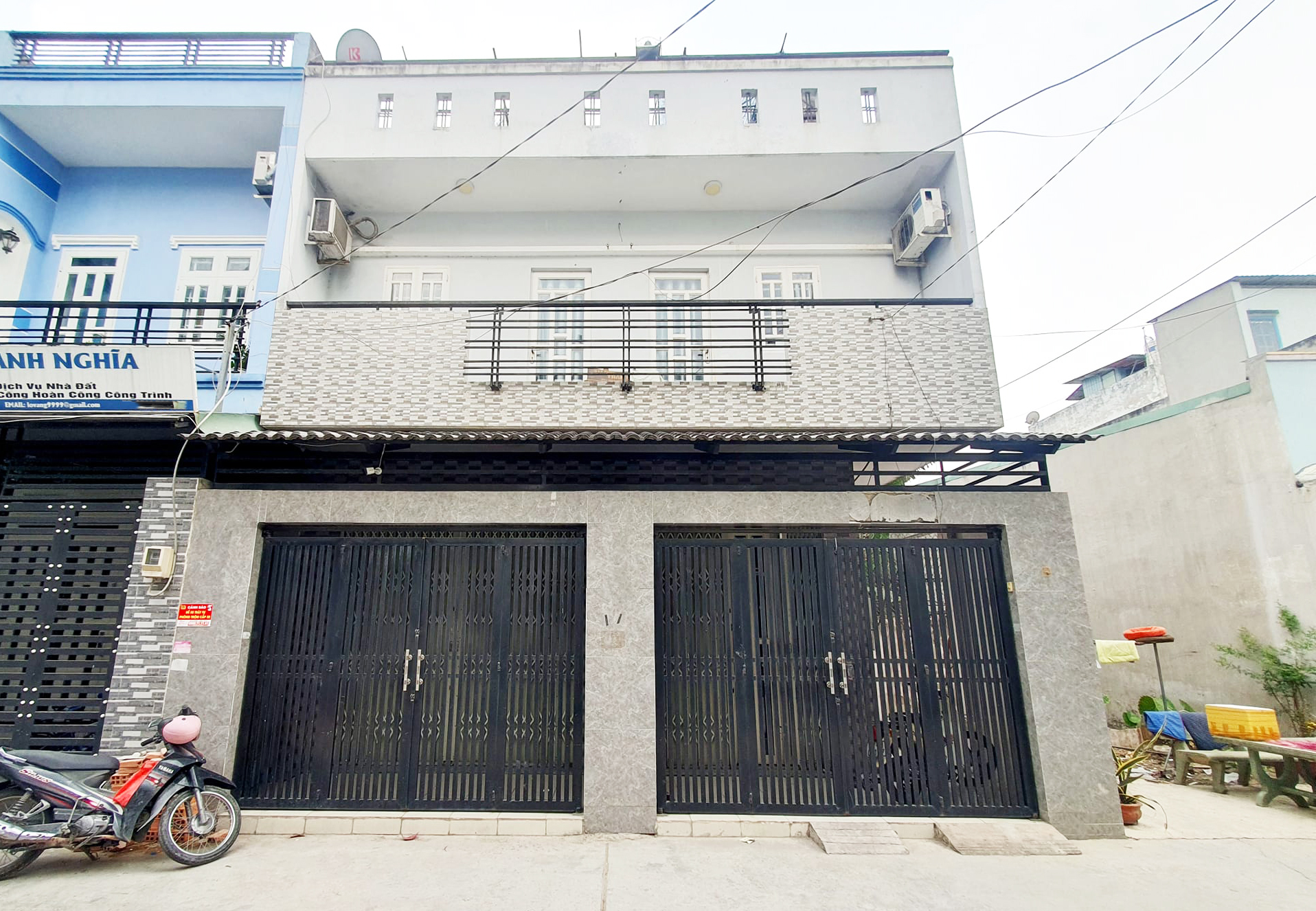 1-41314200_222634183781923_0629100092490_n MẶT TIỀN HIẾM - LÔ GÓC NGANG 11M - ĐA CÔNG NĂNG - KẾT NỐI KHU TÊN LỬA - LÊ VĂN QUỚI - 411M2 - DÒNG TIỀN 60 TRIỆU/ THÁNG. Mặt tiền lô góc Bình Trị Đông, Bình Phường Bình Trị Đông A Bình Tân + Thông số: 415m2, 2 tầng, 11m x 37m + Lô góc 3 Mặt cực kỳ hiếm, nằm trên tuyến đường sầm uất, kết nối Khu Tên Lửa, Lê Văn Quới. + Kết cấu: Trệt, Lầu, Hiện cho thuê làm phòng Gym 60 Triệu/ Tháng, Khu cho xây 8 Tầng trở lên. + Diện tích rộng, đa công năng xây biệt thự, toà nhà, văn phòng, Cafe, Phòng mạch, thẩm mỹ viện, nhà hàng, khách sạn… + Đường hiện hữu 18m có vỉa hè, khu cực kỳ sầm uất kết nối đường Lê Văn Quới, Hương lộ 2, Tỉnh lộ 10, Khu Tên Lửa. + Sổ vuông vức, 1 Chủ quyền, công chứng trong ngày. + Giá chính chủ chào 32 tỷ, thương lượng với người mua thiện chí Mua bán nhà chính chủ Bình Tân. Liên hệ ngay để được hỗ trợ tư vấn, xem nhà 24/24 miễn phí. Cam kết đàm phán giao dịch chính chủ, hỗ trợ giá tốt nhất (Miễn trung gian) @STBT-161 - NHADATST - NHÀ THẬT GIÁ THẬT - TÌM VỚI ST, MUA NHÀ THẬT DỄ