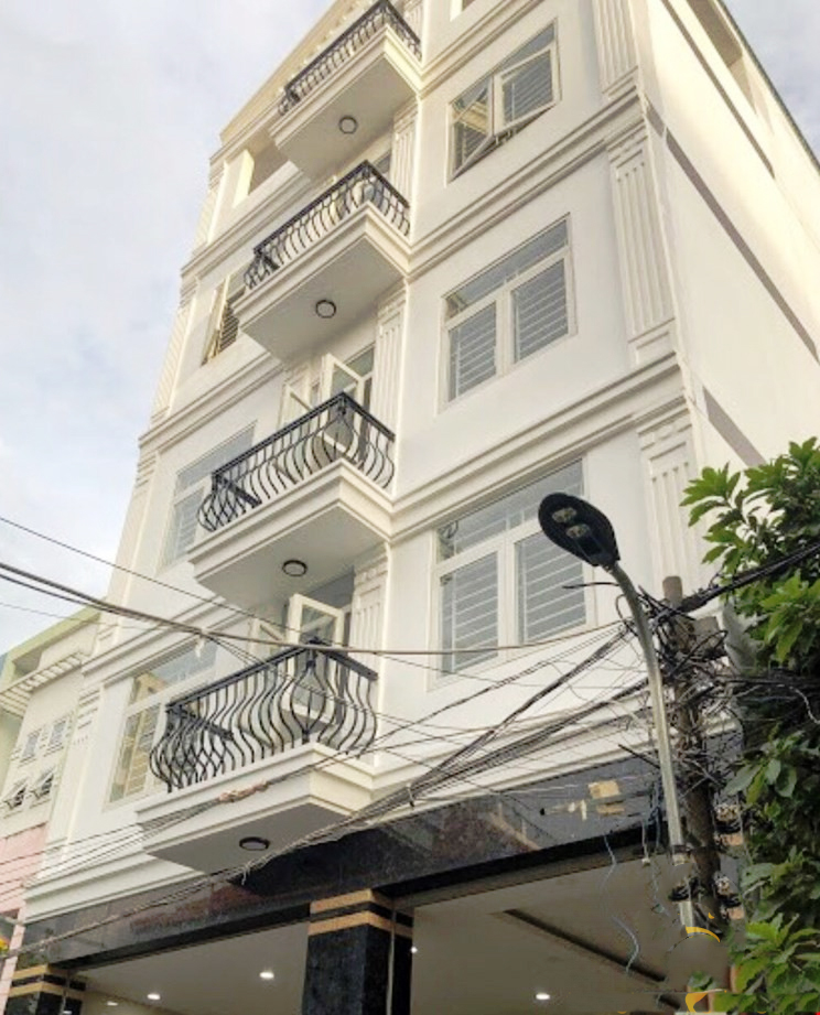 Nhà mặt tiền Kinh Dương Vương Bình Tân 272m2 9.5x29, 5 tầng thang máy, kd đỉnh, 48 tỷ TL MẶT TIỀN KINH DƯƠNG VƯƠNG - NGANG 9.5M - LỀ ĐƯỜNG 5M SỔ HỒNG 272M2 - HOÀN CÔNG ĐỦ 5 TẦNG - XH 5 CHIẾC NGỦ TRONG NHÀ – CÓ THANG MÁY - TIỆN MỞ CÔNG TY, PHÒNG MẠCH NHA KHOA, THẨM MỸ.. Nhà mặt tiền đường Kinh Dương Vương Phường An Lạc Quận Bình Tân + Thông số: 272m2, 5 tầng, 9.5m x 29m + Mặt tiền kinh doanh, mở công ty, thẩm mỹ viện, nha khoa, ngân hàng…, đa ngành nghề + Kết cấu: Nhà đúc BTCT 5 tầng, móng băng chống động đất, mái BTCT, 1 trệt, 3 lầu, 2 sân thượng +Tầng trệt: Không gian suốt làm sảnh, khu vực đổ xe hơi + Tầng 2: sảnh lớn tiếp khách, nhìn thông xuống tầng trệt + Tầng 3 & 4: 6 phòng ngủ, sảnh bếp rộng 50m2 + Tầng 5: Phòng thờ + sân thượng trước sau + Công năng: Sân để 5 XH, thang máy, phòng khách, 6 phòng ngủ, phòng bếp, 7 toilet, sân thượng trước sau + Sổ Hồng, Pháp lý sạch, Sổ ngân hàng đã thẩm định và kiểm tra pháp lý + Giá chính chủ chào 48 tỷ, thương lượng với người mua thiện chí Mua bán nhà chính chủ Bình Tân. Liên hệ ngay để được hỗ trợ tư vấn, xem nhà 24/24 miễn phí. Cam kết đàm phán giao dịch chính chủ, hỗ trợ giá tốt nhất (Miễn trung gian) @STBT-164 - NHADATST - NHÀ THẬT GIÁ THẬT - TÌM VỚI ST, MUA NHÀ THẬT DỄ