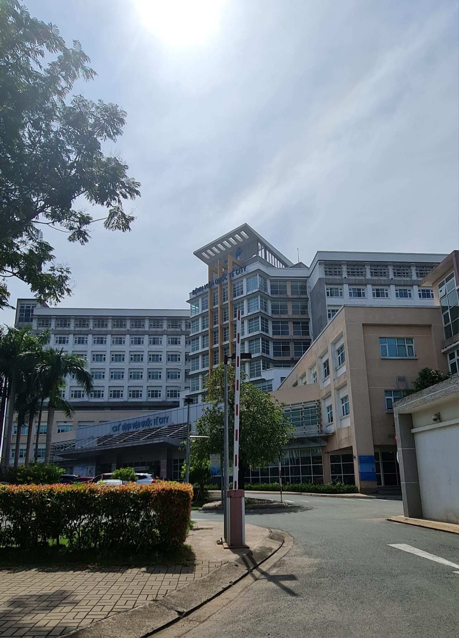 q-7805_3405493169596172_7511884402640321568_n MẶT TIỀN NỘI BỘ CẠNH AEON MALL TÊN LỬA - BIỆT PHỦ 4 TẦNG SANG TRỌNG - VIEW CÔNG VIÊN - NGANG BỀ THẾ - ĐA CÔNG NĂNG. Biệt thự mặt tiền Đường số 5, phường Bình Trị Đông B, Quận Bình Tân * Mô tả : + Diện tích: 140m2, 7m × 20m. + Mặt tiền đường 12m có lề sầm uất. + Kết cấu: Biệt phủ 4 tầng thiết kế sang chảnh với Không gian sống thiên nhiên chan hòa, nội thất nhập khẩu xịn sò. Gồm 6PN vệ sinh khép kín với 3PN master. Phòng khách và bếp rộng rãi, đủ sức chứa tiệc 50 người. + Vị trí: Cạnh Aeon Mall Tên Lửa - hệ thống Bệnh viện Quốc tế, Gia An... + Công năng: Ở Gia đình đa thế hệ, Spa, Phòng Mạch, Văn phòng Công ty, chành xe... + Nhà hoàn công đầy đủ, pháp lý chuẩn, công chứng ngay. + Giá chính chủ 16.5 tỷ, thương lượng với người mua thiện chí Mua bán nhà chính chủ Bình Tân. Liên hệ ngay để được hỗ trợ tư vấn, xem nhà 24/24 miễn phí. Cam kết đàm phán giao dịch chính chủ, hỗ trợ giá tốt nhất (Miễn trung gian) @STBT-167 - NHADATST - NHÀ THẬT GIÁ THẬT - TÌM VỚI ST, MUA NHÀ THẬT DỄ