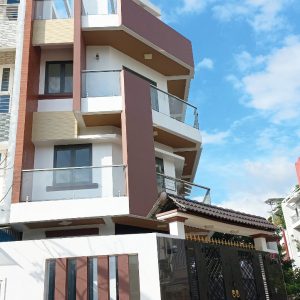 LÔ GÓC 2 MẶT TIỀN BÌNH TÂN - 3 TẦNG BTCT - 128M2 - SỔ VUÔNG ĐÃ HOÀN CÔNG - NHỈNH 10 TỶ TL Mặt tiền Đường số 10, Phường, An Lạc, Bình Tân + Thông số: 128m2, 3 tầng, 8m x 16m + Kết cấu 1 trệt 2 lầu gồm 5PN, 3WC. + Lô góc 2 mặt tiền thoáng mát, 5p tới Bến xe Miền Tây, AOEN Bình Tân, UBND Quận + Dễ dàng kết nối các trục đường chính Võ Văn Kiệt, Kinh Dương Vương tiện di chuyển Q1, Q5, Q6, Q8... + Tiện ích xung quanh đầy đủ, bệnh viện, trường học, chợ, siêu thị,…. + Phù hợp vừa ở vừa kinh doanh mọi ngành nghề. + Sổ hồng vuông vức, hoàn công đầy đủ, pháp lý chuẩn, công chứng trong ngày. + Giá chính chủ 10.5 tỷ, thương lượng với người mua thiện chí Mua bán nhà chính chủ Bình Tân. Liên hệ ngay để được hỗ trợ tư vấn, xem nhà 24/24 miễn phí. Cam kết đàm phán giao dịch chính chủ, hỗ trợ giá tốt nhất (Miễn trung gian) @STBT-172 - NHADATST - NHÀ THẬT GIÁ THẬT - TÌM VỚI ST, MUA NHÀ THẬT DỄ