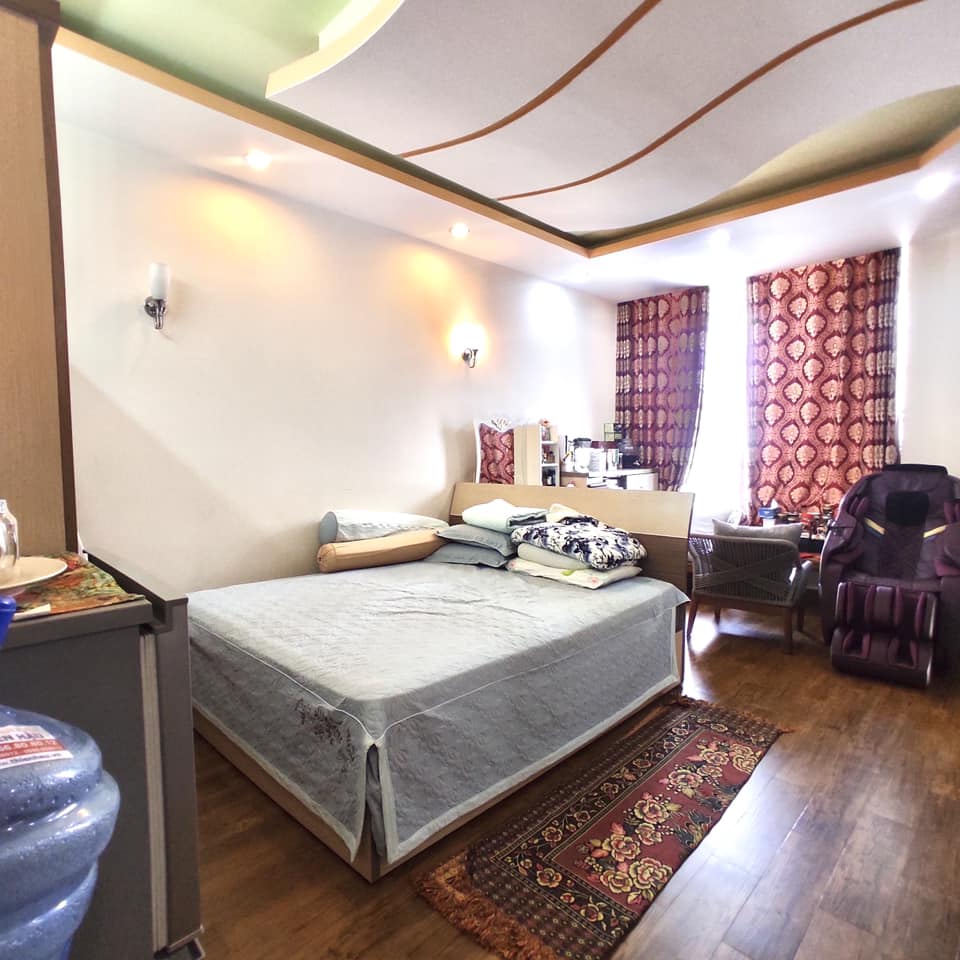 Mặt tiền lô góc Bình Tân giáp Q6, 128m2 ngang 8 SHR HC đủ, ở vừa kinh doanh nhỉnh 10 tỷ TL LÔ GÓC 2 MẶT TIỀN BÌNH TÂN - 3 TẦNG BTCT - 128M2 - SỔ VUÔNG ĐÃ HOÀN CÔNG - NHỈNH 10 TỶ TL Mặt tiền Đường số 10, Phường, An Lạc, Bình Tân + Thông số: 128m2, 3 tầng, 8m x 16m + Kết cấu 1 trệt 2 lầu gồm 5PN, 3WC. + Lô góc 2 mặt tiền thoáng mát, 5p tới Bến xe Miền Tây, AOEN Bình Tân, UBND Quận + Dễ dàng kết nối các trục đường chính Võ Văn Kiệt, Kinh Dương Vương tiện di chuyển Q1, Q5, Q6, Q8... + Tiện ích xung quanh đầy đủ, bệnh viện, trường học, chợ, siêu thị,…. + Phù hợp vừa ở vừa kinh doanh mọi ngành nghề. + Sổ hồng vuông vức, hoàn công đầy đủ, pháp lý chuẩn, công chứng trong ngày. + Giá chính chủ 10.5 tỷ, thương lượng với người mua thiện chí Mua bán nhà chính chủ Bình Tân. Liên hệ ngay để được hỗ trợ tư vấn, xem nhà 24/24 miễn phí. Cam kết đàm phán giao dịch chính chủ, hỗ trợ giá tốt nhất (Miễn trung gian) @STBT-172 - NHADATST - NHÀ THẬT GIÁ THẬT - TÌM VỚI ST, MUA NHÀ THẬT DỄ