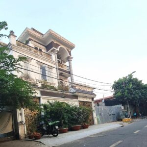 ĐẤT HIẾM 10×20M - KHU BIỆT THỰ VIP TÊN LỬA - TIỆN XÂY MỚI ĐA CÔNG NĂNG Đất mặt tiền Đường số 12, Phường Bình Trị Đông B Mô tả : + Diện tích: 200m2, 10 × 20m. + Đường 12m, lề 5m. + Kết cấu: Đất trống. + Vị trí: Ngay Giao lộ Đường số 7 và Đường Vành đai, Khu Vip toàn Biệt Thự Khủng Tên Lửa. + Công năng: Xây Biệt thự, Trường học, Trung Tâm Khám bệnh, Toà nhà công ty... + Sổ cất Két, công chứng ngay. + Giá chính chủ 22 tỷ, thương lượng với người mua thiện chí Mua bán nhà chính chủ Bình Tân. Liên hệ ngay để được hỗ trợ tư vấn, xem nhà 24/24 miễn phí. Cam kết đàm phán giao dịch chính chủ, hỗ trợ giá tốt nhất (Miễn trung gian) @STBT-182 - NHADATST - NHÀ THẬT GIÁ THẬT - TÌM VỚI ST, MUA NHÀ THẬT DỄ