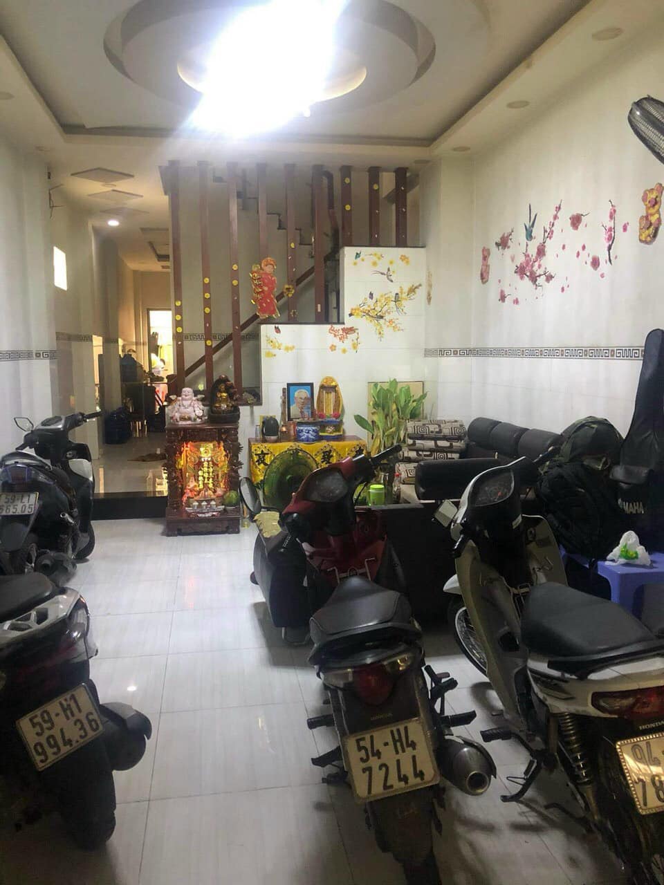 409738704_3605542173019863_1600821991476898398_n 4 TẦNG KDC NAM LONG BÌNH TÂN- XE HƠI VÔ NHÀ 80M2 4 TẦNG - NHỈNH 5 TỶ TL Đường nội bộ số 7 KDC Nam Long, An Lạc Bình Tân Mô tả: - Thông số: 80m2, 4 tầng, 4 x 20 - Kết cấu : nhà 1 trệt 2 lầu , sân thượng, 5pn ,5wc, đối diện công viên thoáng mát , tương lai nhà lô góc tuyệt vời - Vị trí: ngay đường Võ Văn Kiệt , Hồ Học Lãm , Kinh Dương Vương , sát vách Tên Lửa, đường xe hơi vào nhà - Tiện ích: nhà gần chợ, trường mẫu giáo , Uỷ Ban , Công An , siêu thị ... xung quanh không thiếu bất cứ gì. - SHR cất két, hoàn công đầy đủ, Pháp lý chuẩn, công chứng ngay + Giá chính chủ 5.8 tỷ, thương lượng với người mua thiện chí Mua bán nhà chính chủ Bình Tân. Liên hệ ngay để được hỗ trợ tư vấn, xem nhà 24/24 miễn phí. Cam kết đàm phán giao dịch chính chủ, hỗ trợ giá tốt nhất (Miễn trung gian) @STBT-181 - NHADATST - NHÀ THẬT GIÁ THẬT - TÌM VỚI ST, MUA NHÀ THẬT DỄ