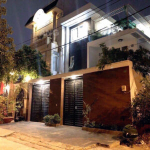 BIỆT THỰ MINI 4 TẦNG - NGANG 10M NỞ HẬU 11M-117M2 CHỈ NHỈNH 12 TỶ-MẶT TIỀN KHU TÊN LỬA Biệt thự Đường Số 6 Bình Trị Đông B, Bình Tân - Diện tích 120m2, ngang 10m, nở hậu: hơn 11m, 4 tầng với tổng DTSD 273m2. - Thiết kế theo phong cách hiện đại với 4PN, 5WC, 3 sân thượng, có sân đậu xe hơi. - Vị trí tuyệt đẹp, đầy đủ các thể loại dịch vụ. - Nhà chính chủ hoàn công đầy đủ, sang tên trong ngày. + Giá chính chủ 12.9 tỷ, thương lượng với người mua thiện chí Mua bán nhà chính chủ Bình Tân. Liên hệ ngay để được hỗ trợ tư vấn, xem nhà 24/24 miễn phí. Cam kết đàm phán giao dịch chính chủ, hỗ trợ giá tốt nhất (Miễn trung gian) @STBT-186 - NHADATST - NHÀ THẬT GIÁ THẬT - TÌM VỚI ST, MUA NHÀ THẬT DỄ