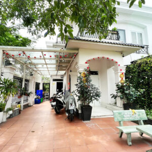 MẶT TIỀN NGANG KHỦNG - VỊ TRÍ ĐẮC ĐỊA - CHÍNH CHỦ LÂU NĂM - NHỈNH 60TR/M2 Mặt tiền Trương Phước Phan Bình Trị Đông Bình Tân + Thông số: 180m2, 2 tầng, 7.3m x 26m + Nhà xây kiểu biệt thự có 4PN 2WC, có 1PN dưới trệt. + Mặt tiền đường ngay Tỉnh Lộ 10 sát khu Tên Lửa kinh doanh sầm uất, lề đường 3m tha hồ. + Đất ở dân cư hiện hữu, hàng xóm cao tầng thân thiện, dân trí cao, tiện ích đầy đủ. + Mặt tiền đường mà giá rẻ hơn hẻm xe hơi + Sổ hồng riêng ngang khủng, pháp lý chuẩn, hoàn công đầy đủ, công chứng trong ngày. + Giá chính chủ 11.8 tỷ, thương lượng với người mua thiện chí Mua bán nhà chính chủ Bình Tân. Liên hệ ngay để được hỗ trợ tư vấn, xem nhà 24/24 miễn phí. Cam kết đàm phán giao dịch chính chủ, hỗ trợ giá tốt nhất (Miễn trung gian) @STBT-188 - NHADATST - NHÀ THẬT GIÁ THẬT - TÌM VỚI ST, MUA NHÀ THẬT DỄ