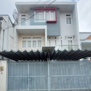 MẶT TIỀN PHAN ANH NGANG BỀ THẾ- 8.5 x 31M - 3 TẦNG - CẠNH NGÃ TƯ BỐN XÃ - KINH DOANH SẦM UẤT NGÀY - GIÁ TỐT CÒN TL Mặt tiền đường Phan Anh, P. Bình Trị Đông Q. Bình Tân Mô tả: + Mặt tiền 8.5x31m, căn góc 3 tầng kiên cố. + Hiện trạng 1 căn nhà 3 tầng, 3pn, 3wc, tầng trệt đang kinh doanh và 6 phòng trọ, dòng tiền có sẵn 50tr/th. + Chủ kinh doanh vlxd nên yên tâm về kết cấu. + Thích hợp kinh doanh vp cty, khách sạn, phòng khám... + Gần Ngã Tư Bốn Xã, Hòa Bình, Lũy Bán Bích, Tô Hiệu. + Sổ hồng riêng, hoàn công đầy đủ, pháp lý hoàn chỉnh + Giá chính chủ 21 tỷ, thương lượng với người mua thiện chí Mua bán nhà chính chủ Bình Tân. Liên hệ ngay để được hỗ trợ tư vấn, xem nhà 24/24 miễn phí. Cam kết đàm phán giao dịch chính chủ, hỗ trợ giá tốt nhất (Miễn trung gian) @STBT-184 - NHADATST - NHÀ THẬT GIÁ THẬT - TÌM VỚI ST, MUA NHÀ THẬT DỄ