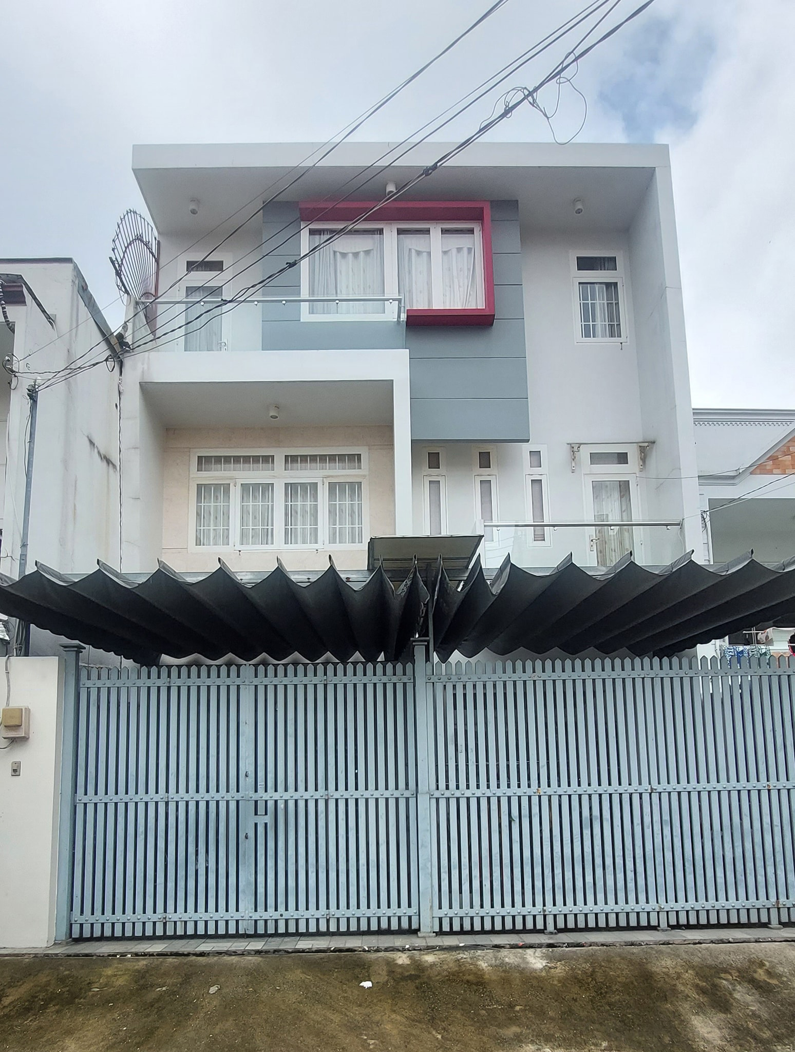 MTKD Phan Anh Bình Tân 246m2 ngang 8.5m 3 tầng BTCT, có 50tr/th, SHR hoàn công, 21 tỷ TL MẶT TIỀN PHAN ANH NGANG BỀ THẾ- 8.5 x 31M - 3 TẦNG - CẠNH NGÃ TƯ BỐN XÃ - KINH DOANH SẦM UẤT NGÀY - GIÁ TỐT CÒN TL Mặt tiền đường Phan Anh, P. Bình Trị Đông Q. Bình Tân Mô tả: + Mặt tiền 8.5x31m, căn góc 3 tầng kiên cố. + Hiện trạng 1 căn nhà 3 tầng, 3pn, 3wc, tầng trệt đang kinh doanh và 6 phòng trọ, dòng tiền có sẵn 50tr/th. + Chủ kinh doanh vlxd nên yên tâm về kết cấu. + Thích hợp kinh doanh vp cty, khách sạn, phòng khám... + Gần Ngã Tư Bốn Xã, Hòa Bình, Lũy Bán Bích, Tô Hiệu. + Sổ hồng riêng, hoàn công đầy đủ, pháp lý hoàn chỉnh + Giá chính chủ 21 tỷ, thương lượng với người mua thiện chí Mua bán nhà chính chủ Bình Tân. Liên hệ ngay để được hỗ trợ tư vấn, xem nhà 24/24 miễn phí. Cam kết đàm phán giao dịch chính chủ, hỗ trợ giá tốt nhất (Miễn trung gian) @STBT-184 - NHADATST - NHÀ THẬT GIÁ THẬT - TÌM VỚI ST, MUA NHÀ THẬT DỄ