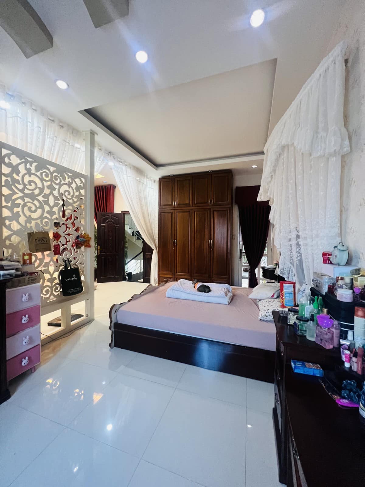 Biệt thự khu Tên Lửa 250m2 7.6x33, 2 mặt HXH thông SHR HC đủ, đẹp ở ngay, nhỉnh 22 tỷ TL BIỆT THỰ KHU TÊN LỬA - 2 MẶT TRƯỚC SAU HẺM Ô TÔ THÔNG - NỘI THẤT XỊN SÒ - 250M2 - 7.6x33 - 4 TẦNG HOÀN CÔNG ĐỦ - NHÀ ĐẸP Ở NGAY ĐÓN TẾT Biệt thự Đường Khiếu Năng Tĩnh Phường An Lạc A Bình Tân + Biệt thự VIP, chính chủ thuê kiến trúc sư thiết kế và tự xây dựng để ở nên tỉ mỉ, chỉnh chu từng chi tiết. + Diện tích hiếm: 250m2, 4 tầng, 7.6m x 33m, 2 MẶT HẺM TRƯỚC SAU + Thiết kế: Phòng khách, phòng bếp rộng, tổng 5 phòng với 4 phòng ngủ và 1 phòng thờ, ban công, 2 giếng trời, sân trước sau trồng hoa, cây cảnh, có sân đậu XE HƠI 7 CHỖ riêng. + Mặt sau có 4 Phòng trọ cho thuê 11 TRIỆU/ THáng. + Vị trí víp Khu Tên Lửa, Gần đường số 7, Tiện ích không thiếu thứ gì. + Pháp lý chuẩn, Sổ vuông vức, Hoàn công đầy đủ. + Giá chính chủ 22.5 tỷ, thương lượng với người mua thiện chí Mua bán nhà chính chủ Bình Tân. Liên hệ ngay để được hỗ trợ tư vấn, xem nhà 24/24 miễn phí. Cam kết đàm phán giao dịch chính chủ, hỗ trợ giá tốt nhất (Miễn trung gian) @STBT-187 - NHADATST - NHÀ THẬT GIÁ THẬT - TÌM VỚI ST, MUA NHÀ THẬT DỄ