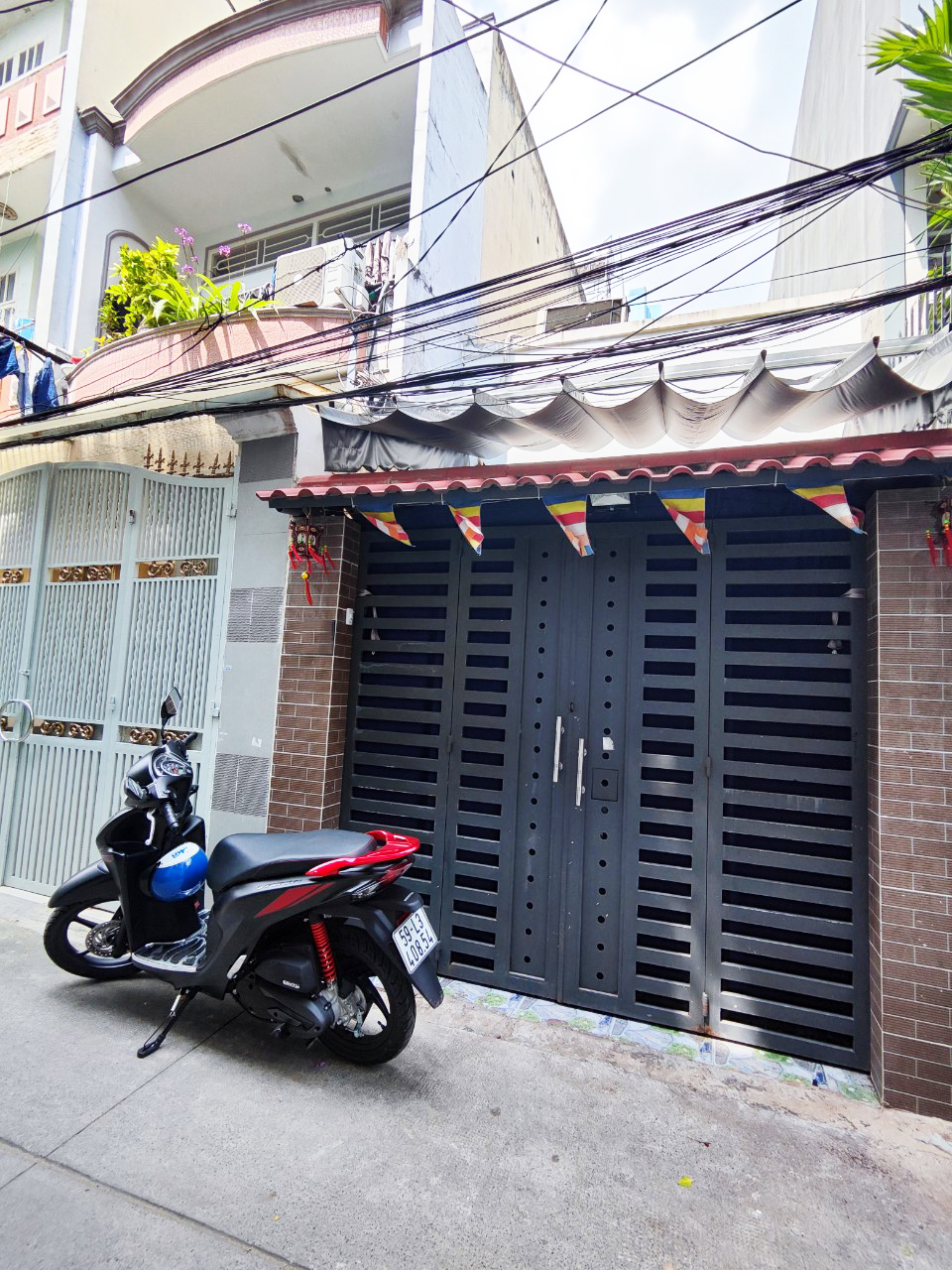 Nhà Bùi Tư Toàn Bình Tân 80m2 hẻm 7m, SHR vuông vức, cũ tiện xây mới, giá nhỉnh 5 tỷ TL NHÀ HAI MẶT HẺM XE TẢI 7M BÌNH TÂN - KO QUY HOẠCH - VUÔNG VỨC TIỆN XÂY MỚI Bán nhà đường Bùi Tư Toàn, Phường Bình An Lạc, Bình Tân Mô tả: + Thông số: 80m2, 2 tầng, 4m x 20m + Kết cấu: 1 trệt, nhà cũ tiện xây mới + Nhà 2 mặt tiền, HXT 7m. + Sổ đẹp vuông vức. Hoàn công đầy đủ. Công chứng ngay. + Giá chính chủ 5.1 tỷ, thương lượng với người mua thiện chí Mua bán nhà chính chủ Bình Tân. Liên hệ ngay để được hỗ trợ tư vấn, xem nhà 24/24 miễn phí. Cam kết đàm phán giao dịch chính chủ, hỗ trợ giá tốt nhất (Miễn trung gian) @STBT-191 - NHADATST - NHÀ THẬT GIÁ THẬT - TÌM VỚI ST, MUA NHÀ THẬT DỄ