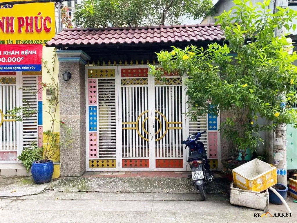 Mặt tiền Bình Trị Đông Bình Tân 365m2 có 40tr/th, tiện xây mới, giá đầu tư chỉ 23 tỷ TL 2 MẶT TIỀN VÀ MẶT HẺM BÌNH TÂN- 365M2 CÓ THỂ TÁCH SỔ - TIỆN XÂY MỚI CHDV, BIỆT THỰ - CÓ 40TR/TH - BANK ĐỊNH GIÁ 24 TỶ Mặt tiền đường Đình Tân Khai, Bình Trị Đông, Bình Tân - Diện tích 365m2, Ngang 5 dài 40 nở hậu 13m hiện đang cho thuê hơn gần 40 triệu/tháng để làm xưởng. - Tách 4 sổ thoải mái, phù hợp đầu tư giữ tiền hoặc làm Công Ty, kho xưởng, CHDV, biệt thự... -Sổ Hồng nở hậu tài Lộc, chính chủ, mua bán công chứng nhanh. + Giá chính chủ 23 tỷ, thương lượng với người mua thiện chí Mua bán nhà chính chủ Bình Tân. Liên hệ ngay để được hỗ trợ tư vấn, xem nhà 24/24 miễn phí. Cam kết đàm phán giao dịch chính chủ, hỗ trợ giá tốt nhất (Miễn trung gian) @STBT-194 - NHADATST - NHÀ THẬT GIÁ THẬT - TÌM VỚI ST, MUA NHÀ THẬT DỄ