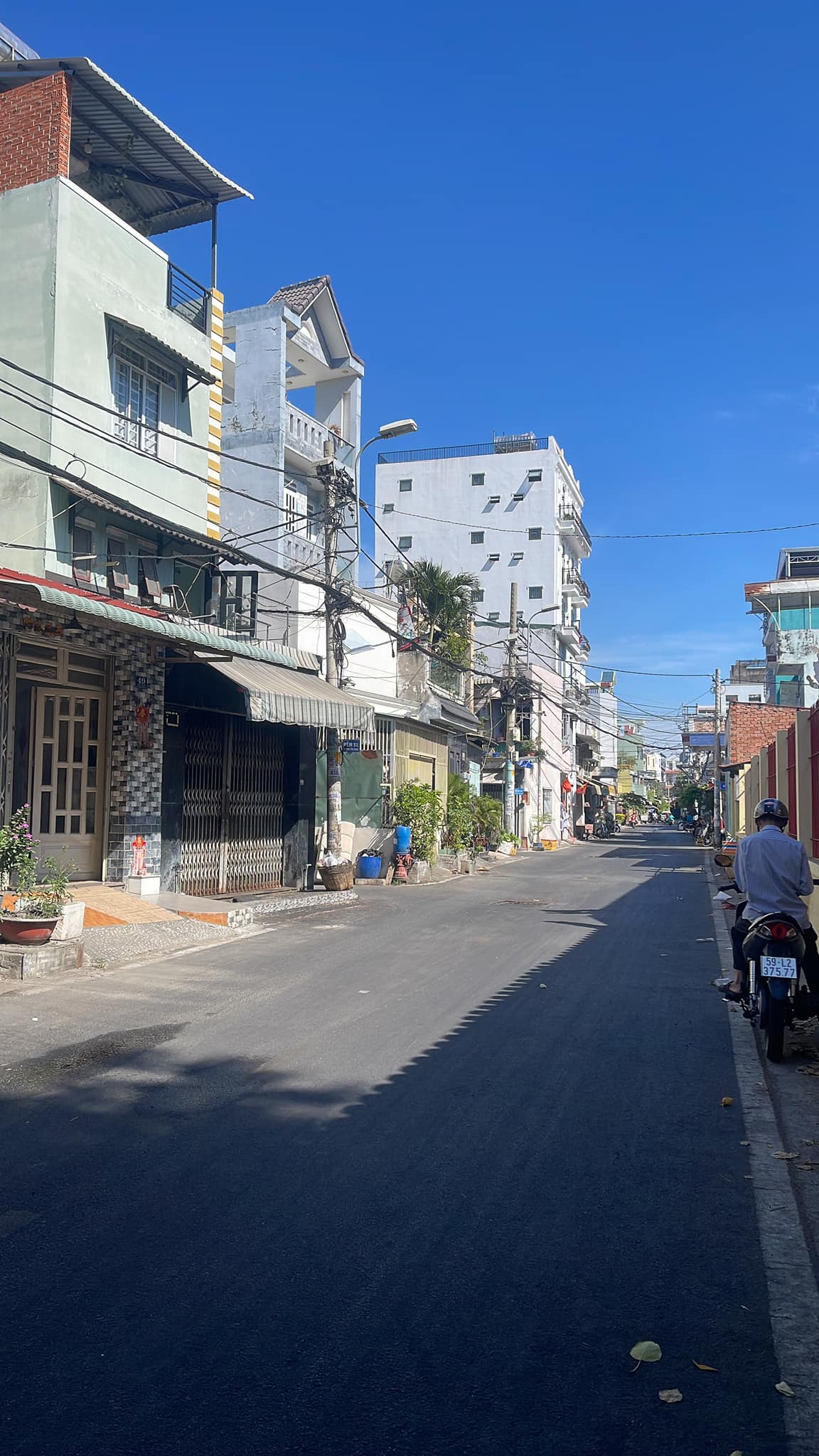 Đất trống mặt tiền khu Tên Lửa 160m2 ngang 8 SHR vuông vức tiện xây mới, nhỉnh 17 tỷ TL 2 MẶT TIỀN VÀ MẶT HẺM BÌNH TÂN- 365M2 CÓ THỂ TÁCH SỔ - TIỆN XÂY MỚI CHDV, BIỆT THỰ - CÓ 40TR/TH - BANK ĐỊNH GIÁ 24 TỶ Mặt tiền đường Đình Tân Khai, Bình Trị Đông, Bình Tân - Diện tích 365m2, Ngang 5 dài 40 nở hậu 13m hiện đang cho thuê hơn gần 40 triệu/tháng để làm xưởng. - Tách 4 sổ thoải mái, phù hợp đầu tư giữ tiền hoặc làm Công Ty, kho xưởng, CHDV, biệt thự... -Sổ Hồng nở hậu tài Lộc, chính chủ, mua bán công chứng nhanh. + Giá chính chủ 23 tỷ, thương lượng với người mua thiện chí Mua bán nhà chính chủ Bình Tân. Liên hệ ngay để được hỗ trợ tư vấn, xem nhà 24/24 miễn phí. Cam kết đàm phán giao dịch chính chủ, hỗ trợ giá tốt nhất (Miễn trung gian) @STBT-194 - NHADATST - NHÀ THẬT GIÁ THẬT - TÌM VỚI ST, MUA NHÀ THẬT DỄ