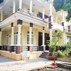 SIÊU BIỆT THỰ 720M2 - MẶT TIỀN BÌNH TÂN - ĐẲNG CẤP KHU VIP TÊN LỬA Biệt thư mặt tiền Đường số 33B, phường Bình Trị Đông B, Bình Tân Mô tả: + Thông số: 720m2, 3 tầng, 24.5 x 30 + Vị Trí: Đường số 33B gần giao lộ Tên Lửa, đường số 7. + Biệt thự sân vườn mặt tiền đường thiết kế 1 trệt 1 lầu, 1 tầng áp mái với 5PN, 4wc, phòng thờ, phòng giặt, phòng khách, phòng ăn... Phòng nào cũng to rộng, có ban công thoáng đẹp. + Nhà do KTS người Pháp thiết kế nên rất đẹp, phong thủy tốt, kiên cố. + Có khu sân vườn thoáng rộng, có thể thiết kế thêm hồ bơi nếu muốn. + Nhà để xe để được 1 xe hơi và nhiều xe máy. + Sổ chính chủ chưa qua mua bán, không lỗi, pháp lý chuẩn, công chứng ngay. + Giá chính chủ 55 tỷ, thương lượng với người mua thiện chí Mua bán nhà chính chủ Bình Tân. Liên hệ ngay để được hỗ trợ tư vấn, xem nhà 24/24 miễn phí. Cam kết đàm phán giao dịch chính chủ, hỗ trợ giá tốt nhất (Miễn trung gian) @STBT-202 - NHADATST - NHÀ THẬT GIÁ THẬT - TÌM VỚI ST, MUA NHÀ THẬT DỄ