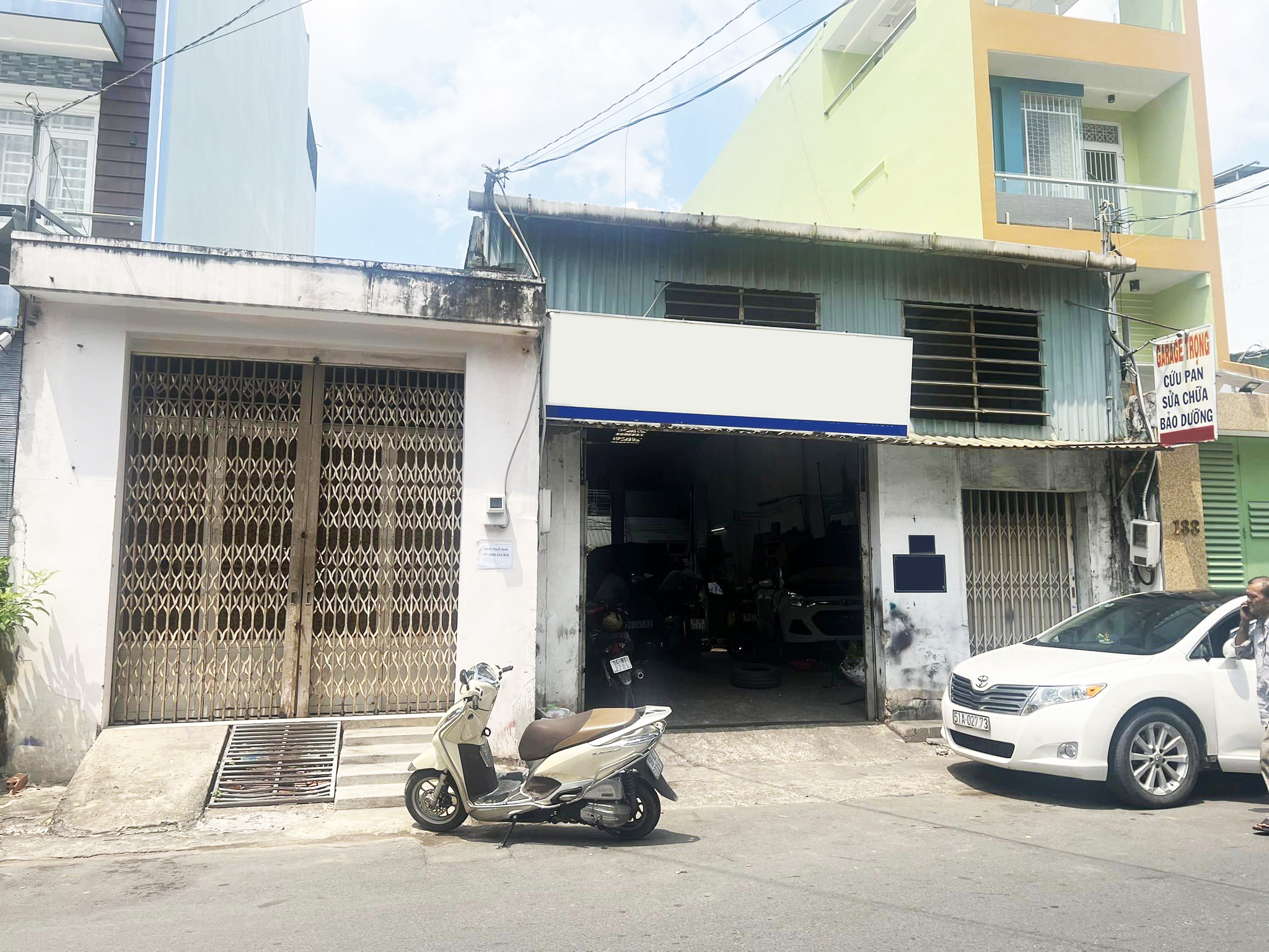 Nhà An Dương Vương An Lạc HXT thông 135m2 ngang 10m tiện biệt thự, CHDV, chỉ 9 tỷ TL HẺM XE TẢI TRÁNH BÌNH TÂN - NGANG KHỦNG TIỆN XÂY BIỆT THỰ KHÁCH SẠN, CHDV.. Hẻm xe tải An Dương Vương An Lạc Bình Tân # Thông số: 135m2, nhà C4, 10m x 13.5m # Sát đại lộ Võ Văn Kiệt, ngay sau tòa nhà hàng tiệc cưới # Hẻm xe tải tránh nhau, thông ra Võ Văn Kiệt, Hồ Học Lãm # Kết cấu 1 trệt 1 lửng đang làm kho. Bề ngang hiếm có, tiện xây biệt thự, chdv hoặc tách ra 2 lô... #Khu vực xung quanh nhiều dự án chung cư đã và đang xây dựng, đầu hẻm tiện ích ngập tràn, gần chợ bến Phú Định, trường THCS Bình Tân, trường THPT Nguyễn Thị Định... # Sát đại lộ Võ Văn Kiệt, về trung tâm thành phố (Quận 1) chỉ 10p chạy xe ko bao giờ kẹt xe. + Giá chính chủ 9 tỷ, thương lượng với người mua thiện chí Mua bán nhà chính chủ Bình Tân. Liên hệ ngay để được hỗ trợ tư vấn, xem nhà 24/24 miễn phí. Cam kết đàm phán giao dịch chính chủ, hỗ trợ giá tốt nhất (Miễn trung gian) @STBT-196 - NHADATST - NHÀ THẬT GIÁ THẬT - TÌM VỚI ST, MUA NHÀ THẬT DỄ