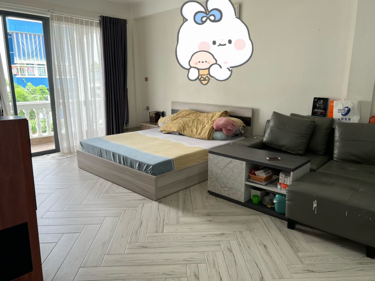 Biệt thự 2 mặt tiền An Lạc Bình Tân 96m2 6x16 4 tầng cực đẹp gần CV, giá chỉ 10 tỷ TL gấp BIỆT THỰ MẶT TIỀN ĐƯỜNG SỐ 2 KDC HƯƠNG LỘ 5 - NGANG 6M BỀ THẾ - CHỈ 10 TỶ. Biệt thự Đường số 2, phường An Lạc Quận Bình Tân Mô tả: + Thông số: 96m2, 4 tầng, 6m x 16m + Vị trí: Đường số 2 KDC Hương lộ 5 gần ngã tư Hồ Học Lãm - Võ Văn Kiệt. Gần sát nhà có công viên, trường học, chợ, siêu thị... đầy đủ. + Nhà mới xây BTCT kiên cố 1 trệt 1 lửng 2 lầu với 5PN 5wc, nội thất cao cấp, dọn vào ở ngay. + Nhà 2 mặt tiền trước sau, cực thoáng mặt nào xe hơi cũng chạy được. + Mặt tiền đường 12m, vỉa hè xe hơi đậu đỗ, quay đầu thoải mái. Khu dân cư quy hoạch bài bản, an ninh, yên tĩnh thích hợp an cư. + Sổ ngang 6m, vuông vức, đẹp, không lộ giới, công nhận đủ. + Nhà đang vừa ở vừa làm VPCty - Sổ hồng chính chủ, Hoàn công đầy đủ, pháp lý chuẩn, mua bán nhanh + Giá chính chủ 10.95 tỷ, thương lượng với người mua thiện chí Mua bán nhà chính chủ Bình Tân. Liên hệ ngay để được hỗ trợ tư vấn, xem nhà 24/24 miễn phí. Cam kết đàm phán giao dịch chính chủ, hỗ trợ giá tốt nhất (Miễn trung gian) @STBT-198 - NHADATST - NHÀ THẬT GIÁ THẬT - TÌM VỚI ST, MUA NHÀ THẬT DỄ