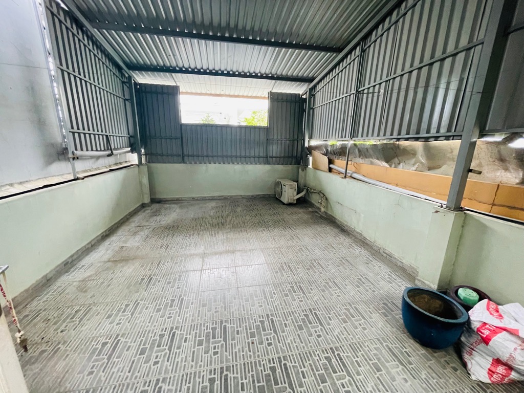 yq5-728A90E0-lxvox8bw_11_lxvox8ki