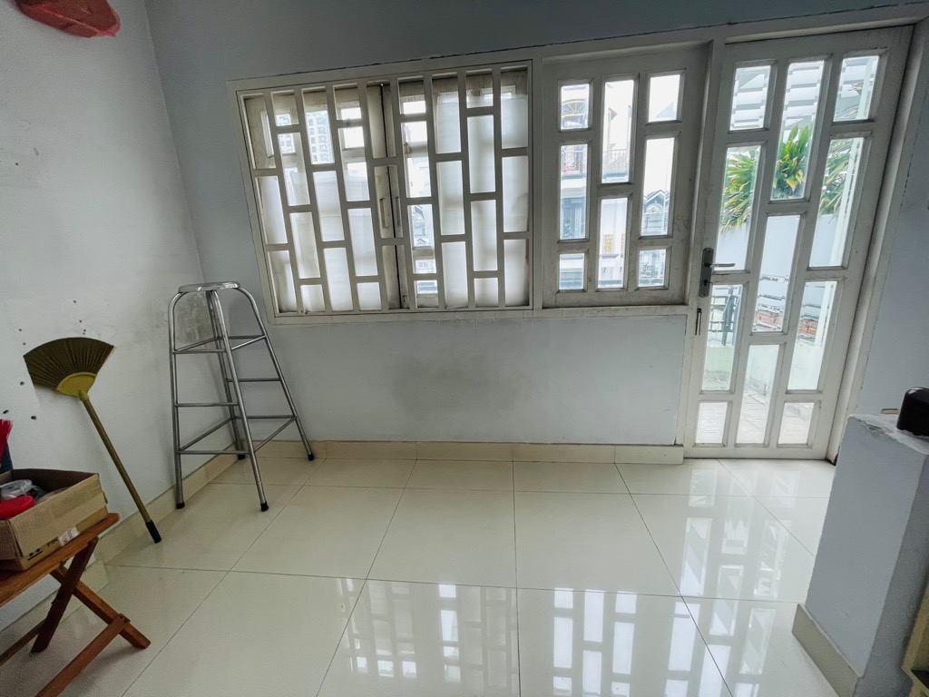 yq5-728A90E0-lxvox8bw_12_lxvox8l5