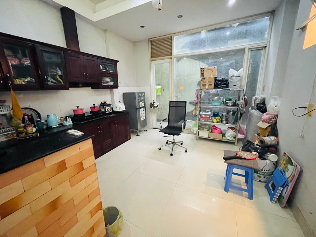 yq5-728A90E0-lxvox8bw_4_lxvox8e3