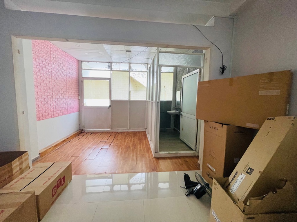 yq5-728A90E0-lxvox8bw_9_lxvox8iz