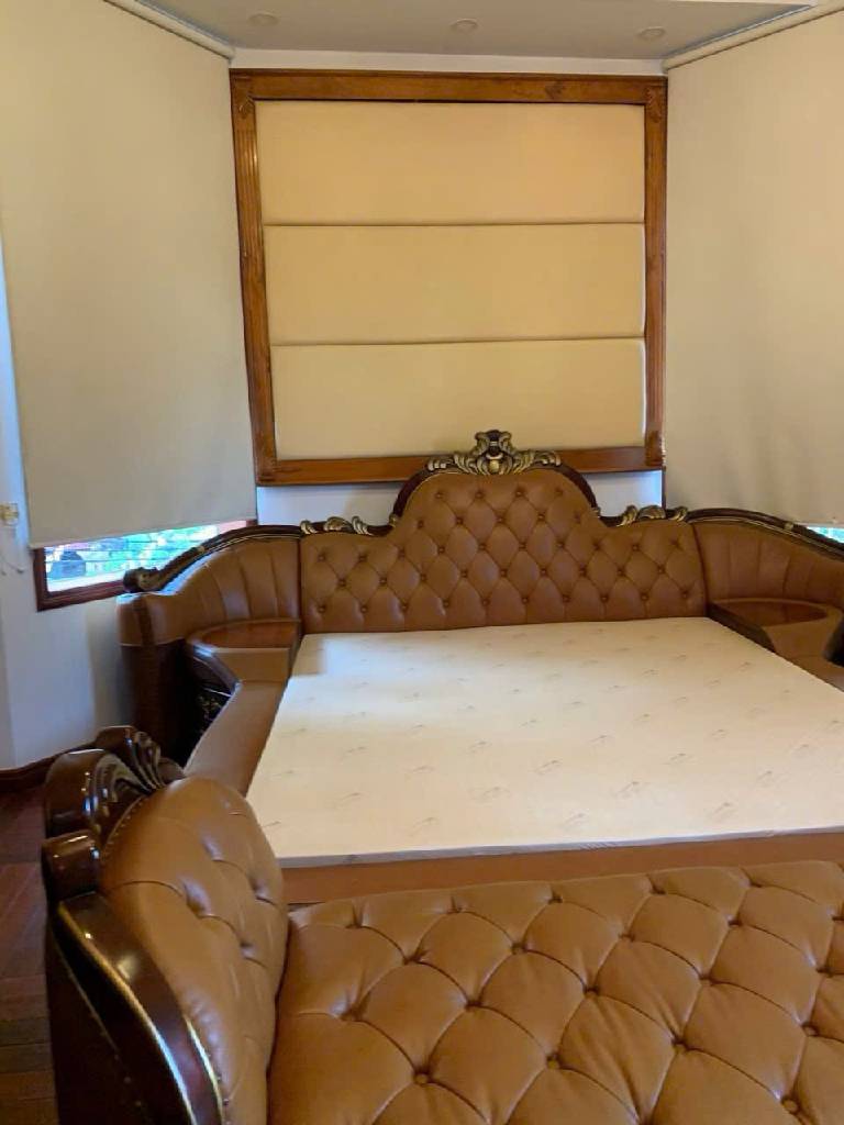 2hm4-E2C9F989-mfi64lx4_41_17